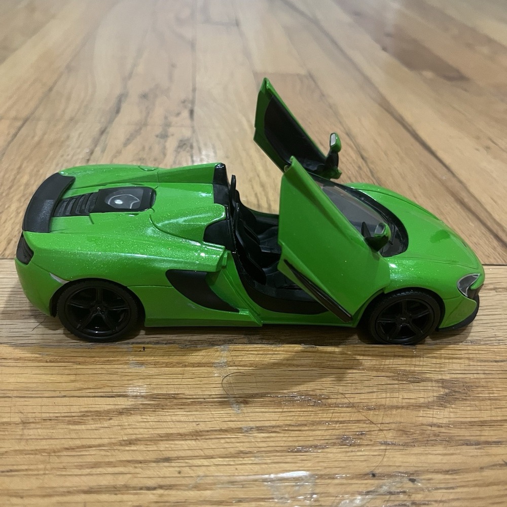Motormax McLaren 650S Spider Diecast Car 1:24 Scale Metallic Green Opening Doors - Picture 12 of 13